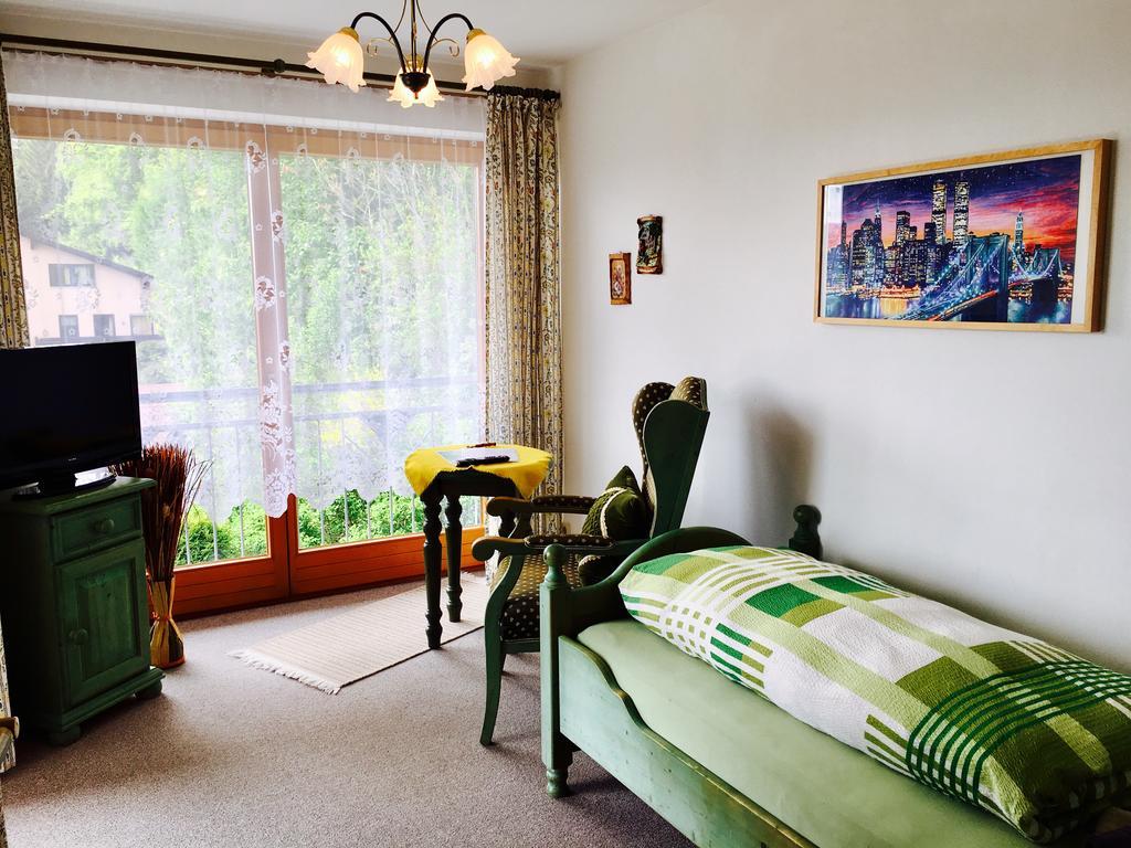 Pension Klein Und Ferienwohnungen (Adults Only) โบเดนไมส์ ภายนอก รูปภาพ
