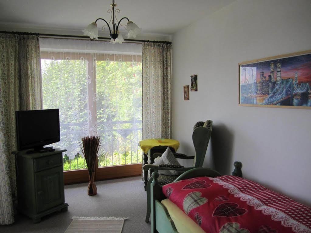 Pension Klein Und Ferienwohnungen (Adults Only) โบเดนไมส์ ภายนอก รูปภาพ