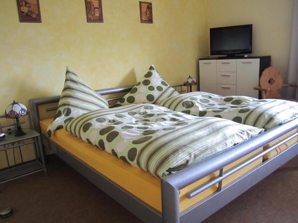 Pension Klein Und Ferienwohnungen (Adults Only) โบเดนไมส์ ภายนอก รูปภาพ