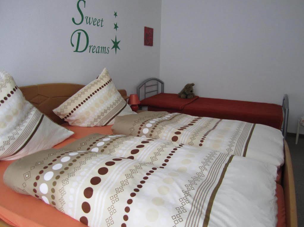 Pension Klein Und Ferienwohnungen (Adults Only) โบเดนไมส์ ภายนอก รูปภาพ